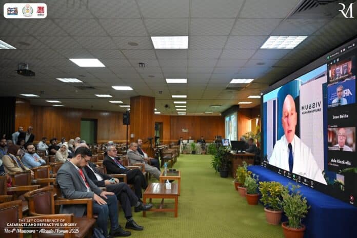 W dniach od 20 do 21 listopada profesor okulistyki i honorowy badacz Uniwersytetu Miguela Hernándeza (UMH) w Elche pełnił funkcję moderatora i głównego mówcy podczas 24. Konferencji na temat zaćmy i chirurgii refrakcyjnej w Centrum Okulistyki Uniwersytetu Mansoura w Egipcie.