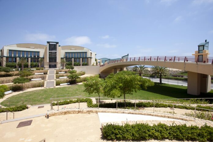 Jeśli produkcje zostaną sfinalizowane, oczekuje się, że wpompują w lokalną gospodarkę około 30 milionów euro i wygenerują do 15 000 noclegów w hotelach i obiektach turystycznych.