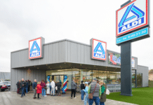 ALDI closes 2025 with 496 supermarkets in Spain and 7.8 million customers Over the past year, ALDI gained around 400,000 shoppers, positioning it as the supermarket chain with the greatest customer growth in Spain over the last four years. Currently, more than 7.8 million Spanish households shop at ALDI.