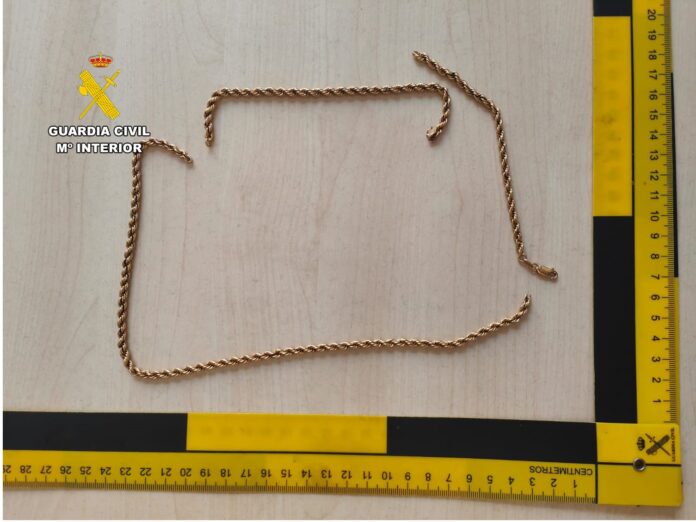 Según la Guardia Civil, la investigación ha esclarecido los 13 delitos y desmantelado eficazmente la actividad delictiva de la pareja.