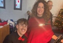 Chór Crescendo wykonuje koncerty bożonarodzeniowe w grudniu, a także występuje w telewizji Jeśli jesteś zainteresowany śpiewaniem w Chórze Crescendo, zapraszamy na jedną z prób. Próby odbywają się w restauracji Rincon de Miguel w Los Montesinos w każdy poniedziałek, począwszy od 12 stycznia 2026 roku, w godzinach 17:30-19:50.