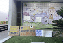 Education Department Finally Launches Emergency Contract to Maintain Heating in Orihuela Schools Posters left by parents at the entrance to the CEIP Miguel Hernández school in Orihuela this week