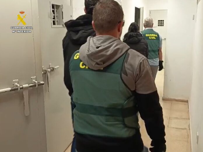 Ta zuchwała seria przestępstw dowodzi, że nawet w erze cyfrowej nic nie jest bezpieczne — nawet twoja tożsamość.