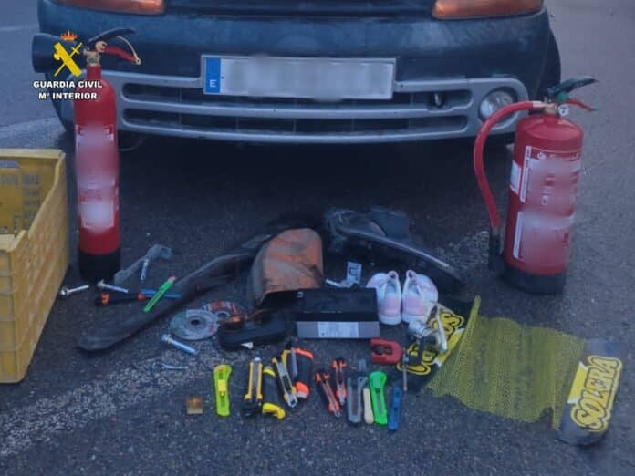 Policja złapała trzech krewnych odpowiedzialnych za falę zuchwałych napadów na fabryki w regionie Vega Baja, po tym jak rozbito rodzinny klan przestępczy.