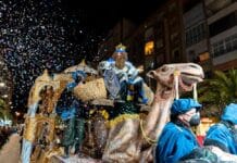 Watching the Skies for the Three Kings Parades: Uncertainty on the Coast and Rain in the Province Interior The State Meteorological Agency (AEMET) confirms the uncertainty: for Alicante, it predicts a 100% probability of rain on Sunday, January 4, and Monday, January 5, the day of the Three Kings Parade.