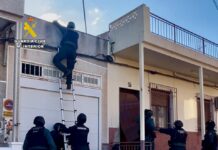 Fugitive Wanted by the Courts Arrested in Cox The Civil Guard has arrested a 40-year-old man in the town of Cox who was wanted by the courts under an outstanding judicial order for arrest and imprisonment issued by the Orihuela courts.