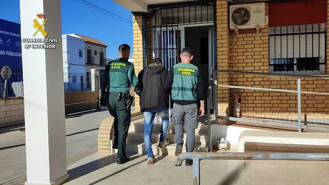 Three Arrested After Police Seize 11kg of Methamphetamine on AP-7