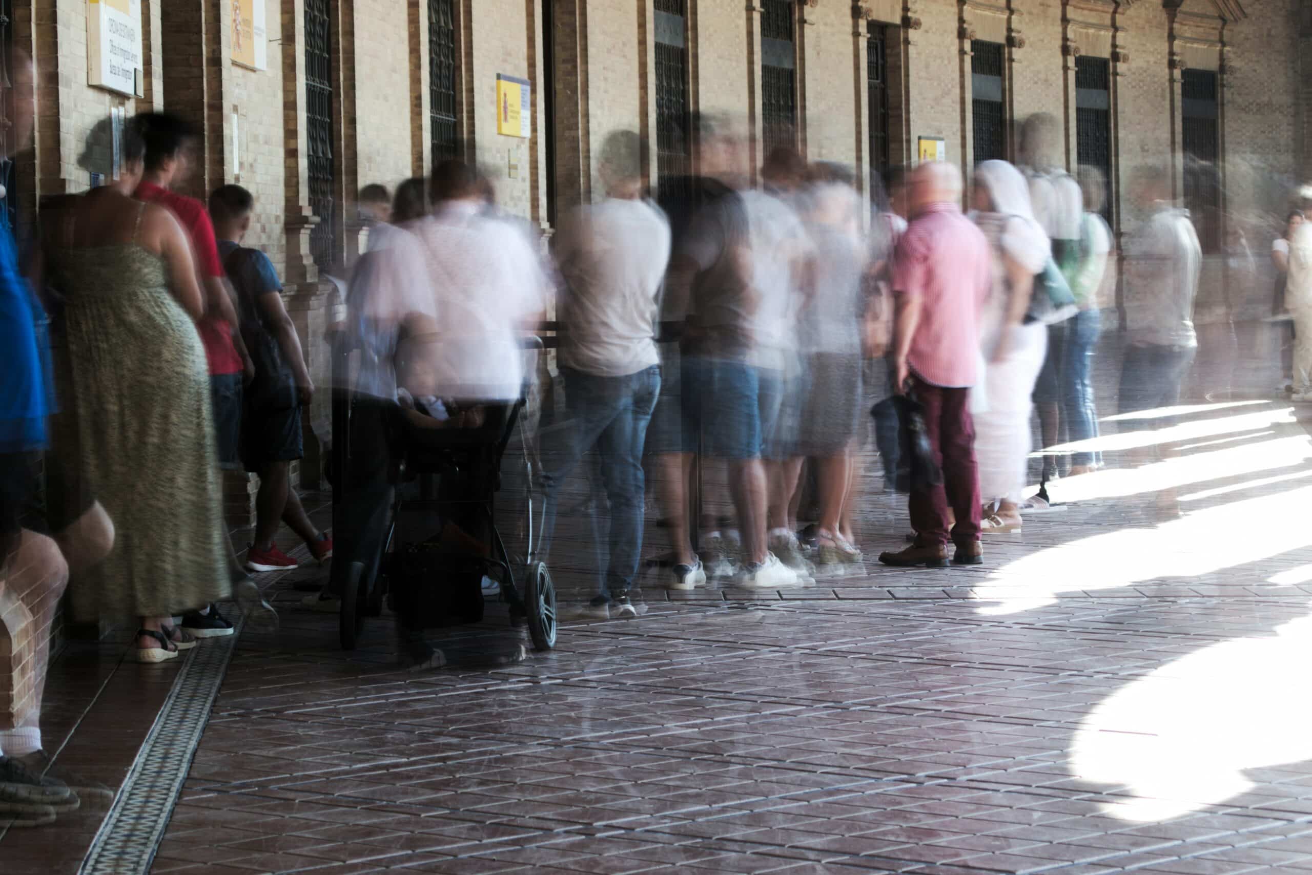 Sánchez Hails Migrant Plan as Applications Top One Million