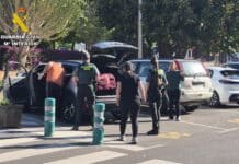 Ulovlige taxitjenester øker ettersom lisensprosessen i Orihuela stopper opp Drosjesjåfører har advart om en kraftig økning i ulisensiert passasjertransport i Orihuela Costa, og skylder på en kronisk mangel på kjøretøy og forsinkelser i tildelingen av nye kommunale drosjeløyver.